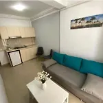 Studio Mamaia - Solid Residence